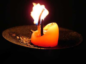 Candle_stump_on_holder_Wikimedia_Commons